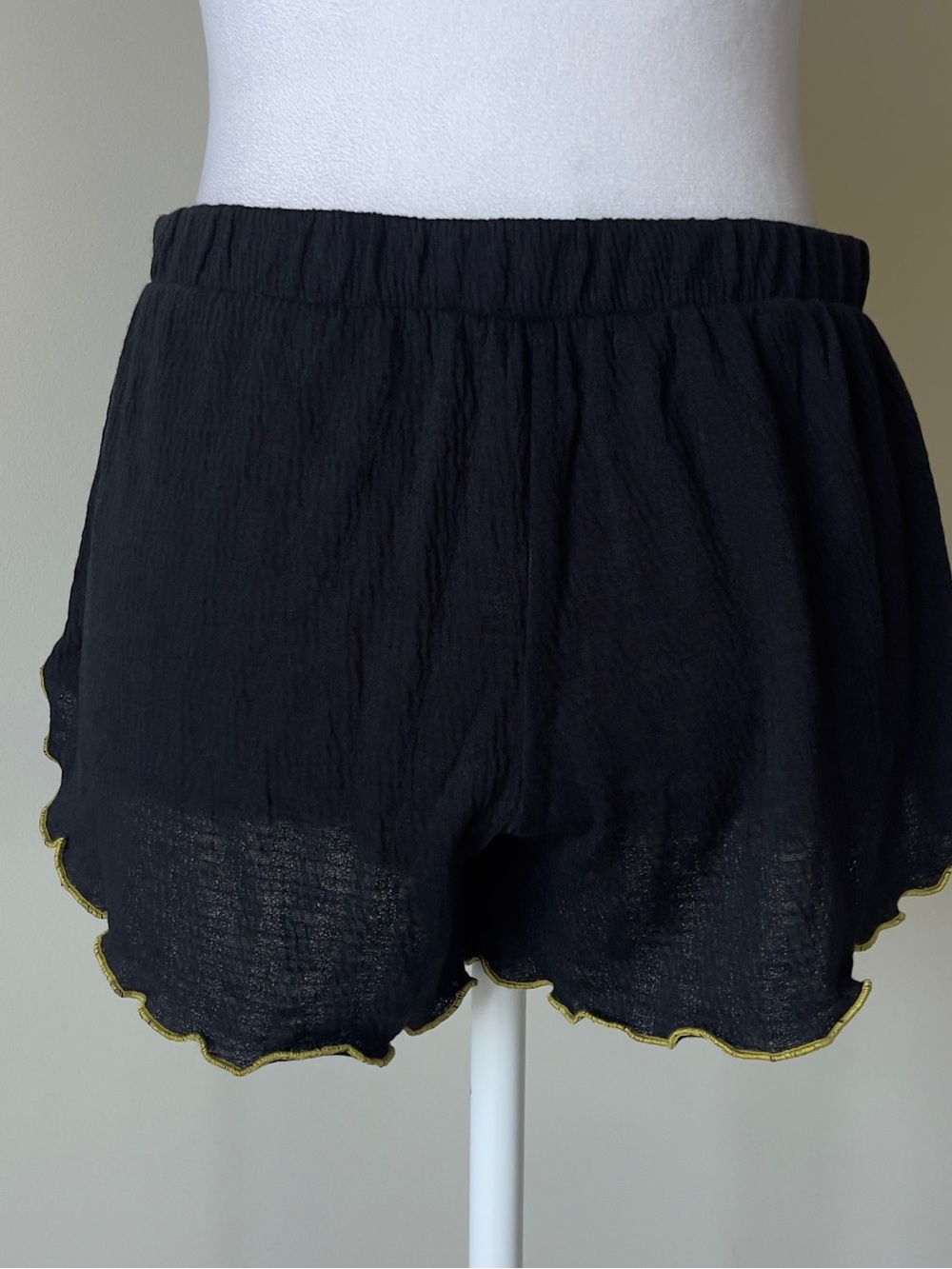 Emerson Road Black Short Sleeve Pajama Set with White Embroidered Daisies NWT S - Picture 7 of 9